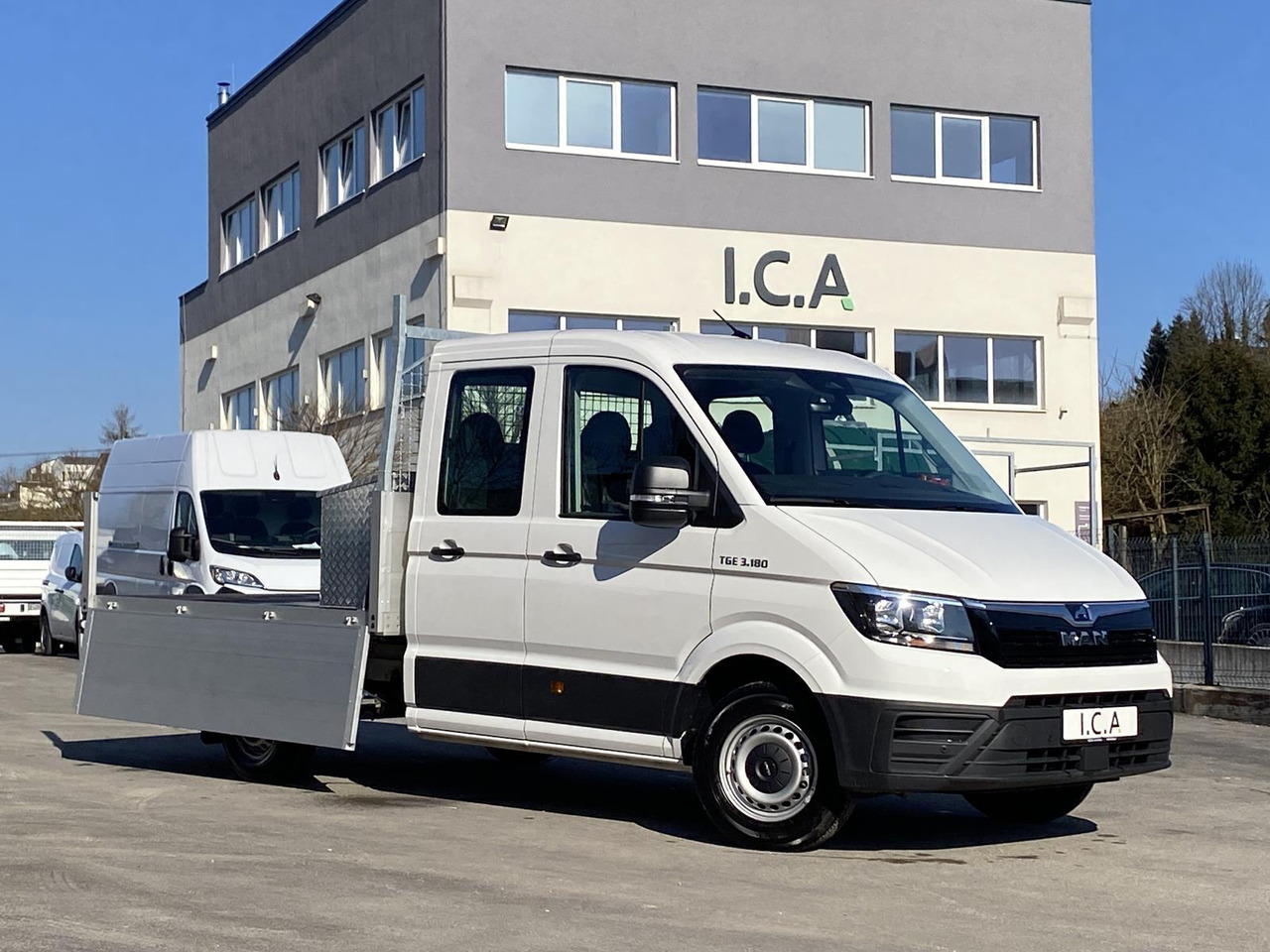 MAN TGE 3.180 DOKA 1+6 3640MM | OFFENE PRITSCHE + ALU KOFFER AUF DER PRITSCHE - 플랫베드 밴 : 사진 2 MAN TGE 3.180 DOKA 1+6 3640MM | OFFENE PRITSCHE + ALU KOFFER AUF DER PRITSCHE - 플랫베드 밴 : 사진 2