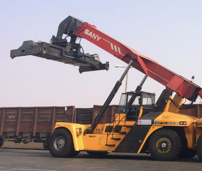 리치 스태커 KALMAR 45 Ton Kalmar Reach Stacker DRD450 DRF450 DRT450 Telescopic Handler DRT450 and Sany Liugong Reach Stackers Lifting Reach Stacker Forklift : 사진 11 리치 스태커 KALMAR 45 Ton Kalmar Reach Stacker DRD450 DRF450 DRT450 Telescopic Handler DRT450 and Sany Liugong Reach Stackers Lifting Reach Stacker Forklift : 사진 11