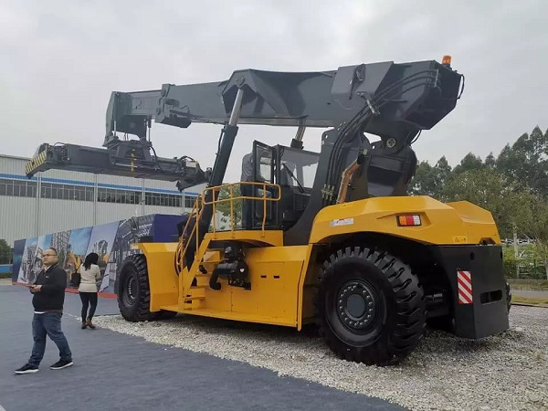 리치 스태커 KALMAR 45 Ton Kalmar Reach Stacker DRD450 DRF450 DRT450 Telescopic Handler DRT450 and Sany Liugong Reach Stackers Lifting Reach Stacker Forklift : 사진 9 리치 스태커 KALMAR 45 Ton Kalmar Reach Stacker DRD450 DRF450 DRT450 Telescopic Handler DRT450 and Sany Liugong Reach Stackers Lifting Reach Stacker Forklift : 사진 9