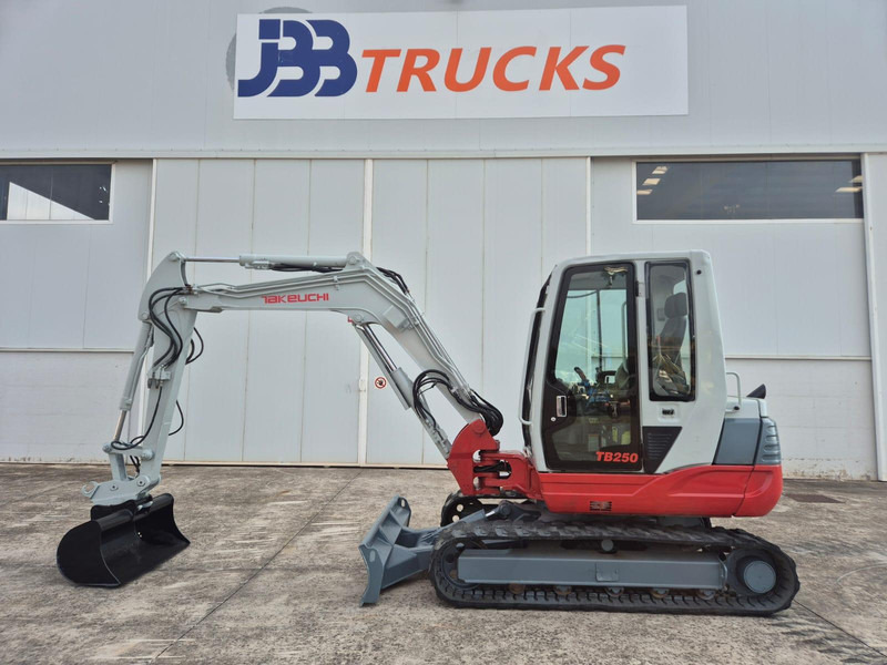 Takeuchi TB250 - 미니 굴삭기 : 사진 1 Takeuchi TB250 - 미니 굴삭기 : 사진 1