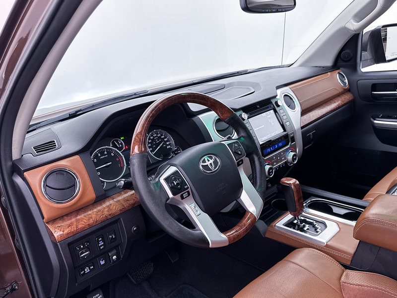Toyota Tundra 5.7 V8 Double Cab 4x4 LPG 1974-Edition Leder JBL Stoel ventilatie/ verwarming Schuif/kantel dak Blind spot Camera 3500kg trekhaa - 픽업트럭, 콤비 밴 : 사진 4 Toyota Tundra 5.7 V8 Double Cab 4x4 LPG 1974-Edition Leder JBL Stoel ventilatie/ verwarming Schuif/kantel dak Blind spot Camera 3500kg trekhaa - 픽업트럭, 콤비 밴 : 사진 4