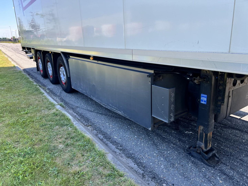 Kögel 3 - assige koeloplegger Carrier vector 1550 - 냉동 세미 트레일러 : 사진 4 Kögel 3 - assige koeloplegger Carrier vector 1550 - 냉동 세미 트레일러 : 사진 4