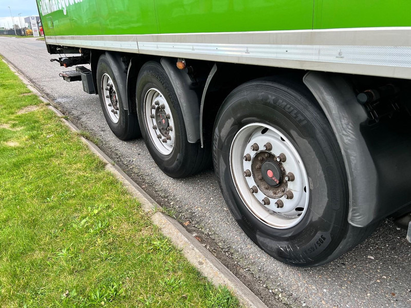 Kögel 3 - assige koeloplegger Lift axle / Carrier Vector 1950 - 냉동 세미 트레일러 : 사진 4 Kögel 3 - assige koeloplegger Lift axle / Carrier Vector 1950 - 냉동 세미 트레일러 : 사진 4