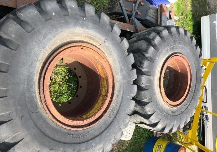 Anvelope Cu 24PR 4 BUC VOLA Incarcator VOLVO KOMATSU JCB - 휠 및 타이어 패키지 : 사진 5 Anvelope Cu 24PR 4 BUC VOLA Incarcator VOLVO KOMATSU JCB - 휠 및 타이어 패키지 : 사진 5