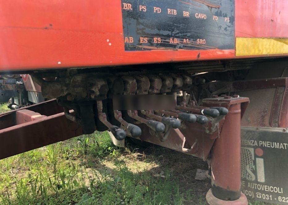 Platforma transport masini cu troliu , rampe extensibile carlig - 견인 트럭 : 사진 2 Platforma transport masini cu troliu , rampe extensibile carlig - 견인 트럭 : 사진 2