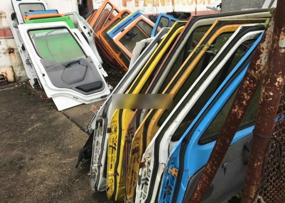 - 도어 및 부품 트럭 용 : 사진 2 - 도어 및 부품 트럭 용 : 사진 2