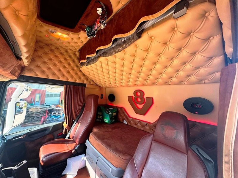 Scania R650 V8 NGS Special interior. Air / Air suspension. hydr. system. Opticruise / Retarder. - 트랙터 유닛 : 사진 3 Scania R650 V8 NGS Special interior. Air / Air suspension. hydr. system. Opticruise / Retarder. - 트랙터 유닛 : 사진 3