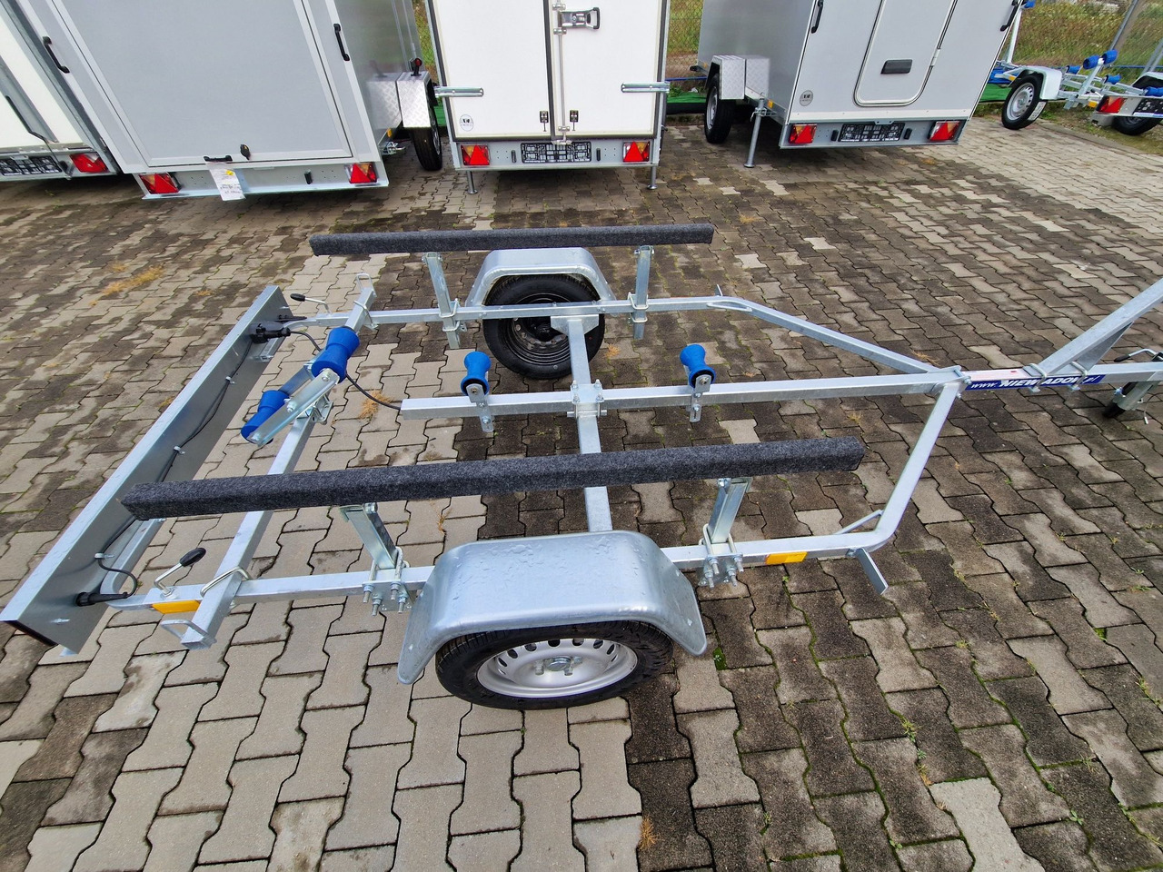 Nowa Przyczepa 2025 Podłodziowa ponton łódź Niewiadów P400 P415 do 6m - 오토트랜스포터 트레일러 : 사진 3 Nowa Przyczepa 2025 Podłodziowa ponton łódź Niewiadów P400 P415 do 6m - 오토트랜스포터 트레일러 : 사진 3