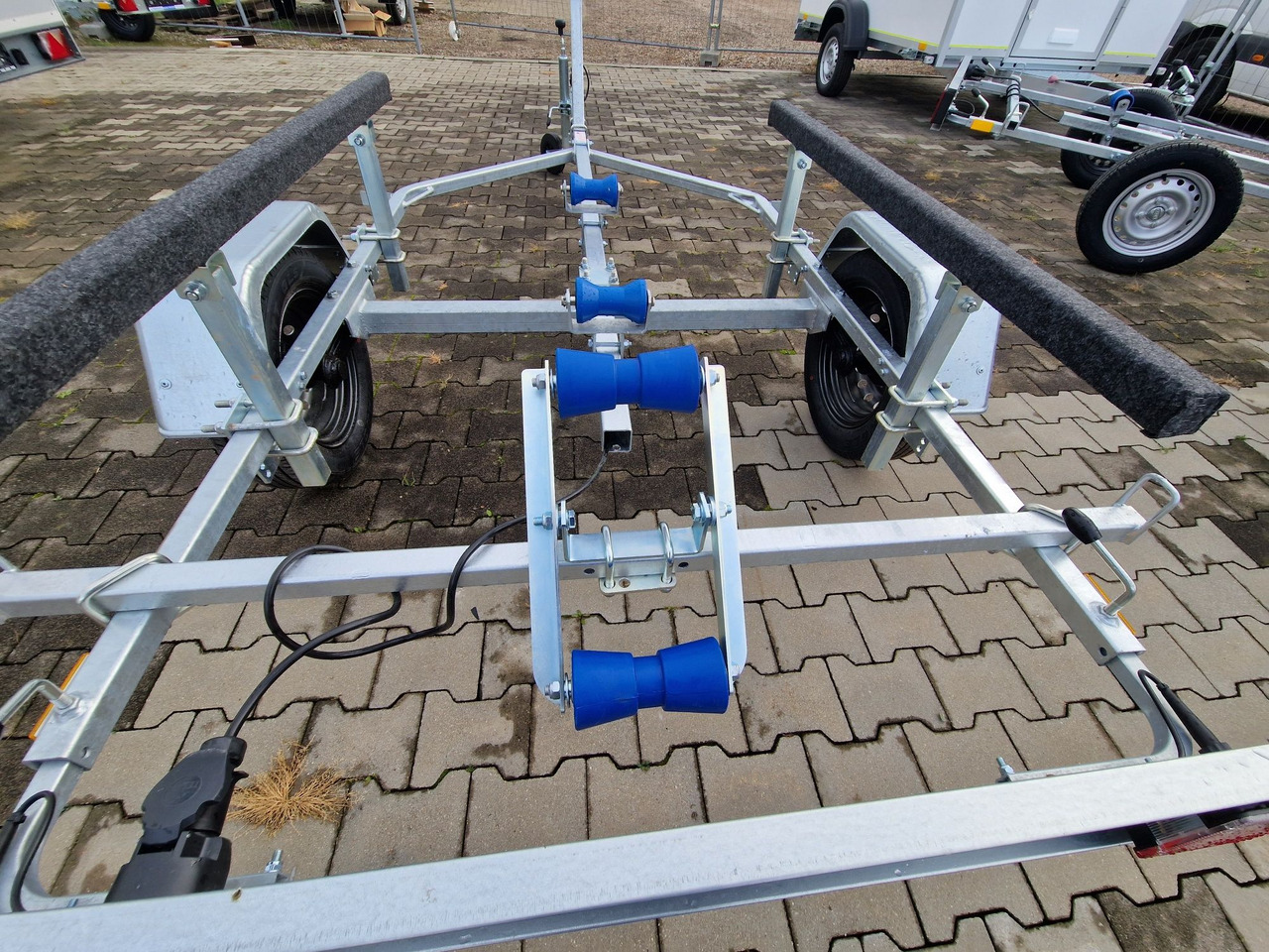 Nowa Przyczepa Podłodziowa ponton łódź 350 - 550cm Niewiadów P400 P415 - 오토트랜스포터 트레일러 : 사진 1 Nowa Przyczepa Podłodziowa ponton łódź 350 - 550cm Niewiadów P400 P415 - 오토트랜스포터 트레일러 : 사진 1