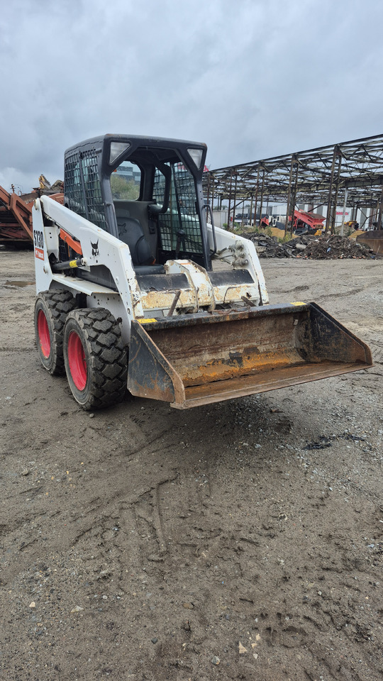 BOBCAT S130 - 스키드 스티어 로더 : 사진 4 BOBCAT S130 - 스키드 스티어 로더 : 사진 4