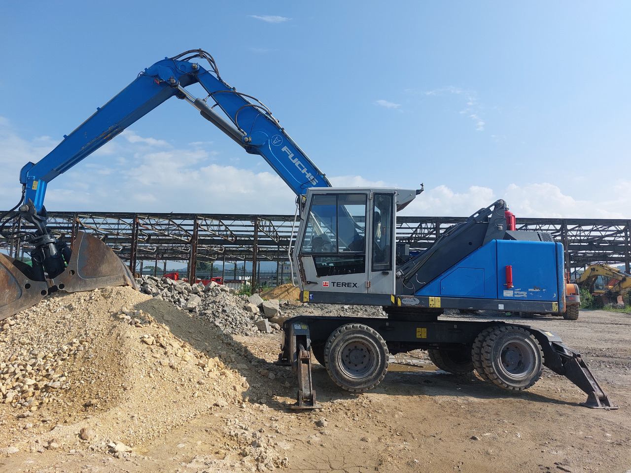 FUCHS MHL320 - 폐기물/ 산업 처리기 : 사진 1 FUCHS MHL320 - 폐기물/ 산업 처리기 : 사진 1