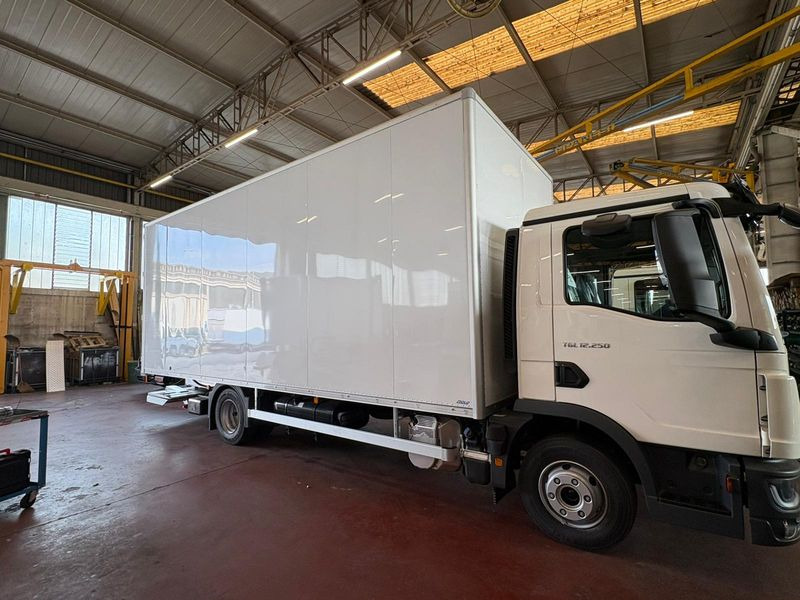 CUBO CON PEDANA 4x2 250hp MAN TGL 12.250 4x2 BL CH - 박스 트럭 : 사진 4 CUBO CON PEDANA 4x2 250hp MAN TGL 12.250 4x2 BL CH - 박스 트럭 : 사진 4