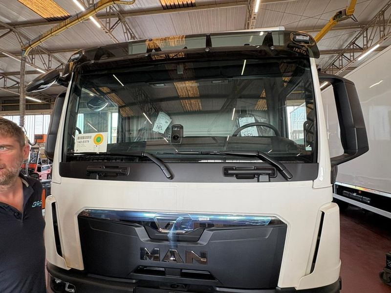 CUBO CON PEDANA 4x2 250hp MAN TGL 12.250 4x2 BL CH - 박스 트럭 : 사진 3 CUBO CON PEDANA 4x2 250hp MAN TGL 12.250 4x2 BL CH - 박스 트럭 : 사진 3