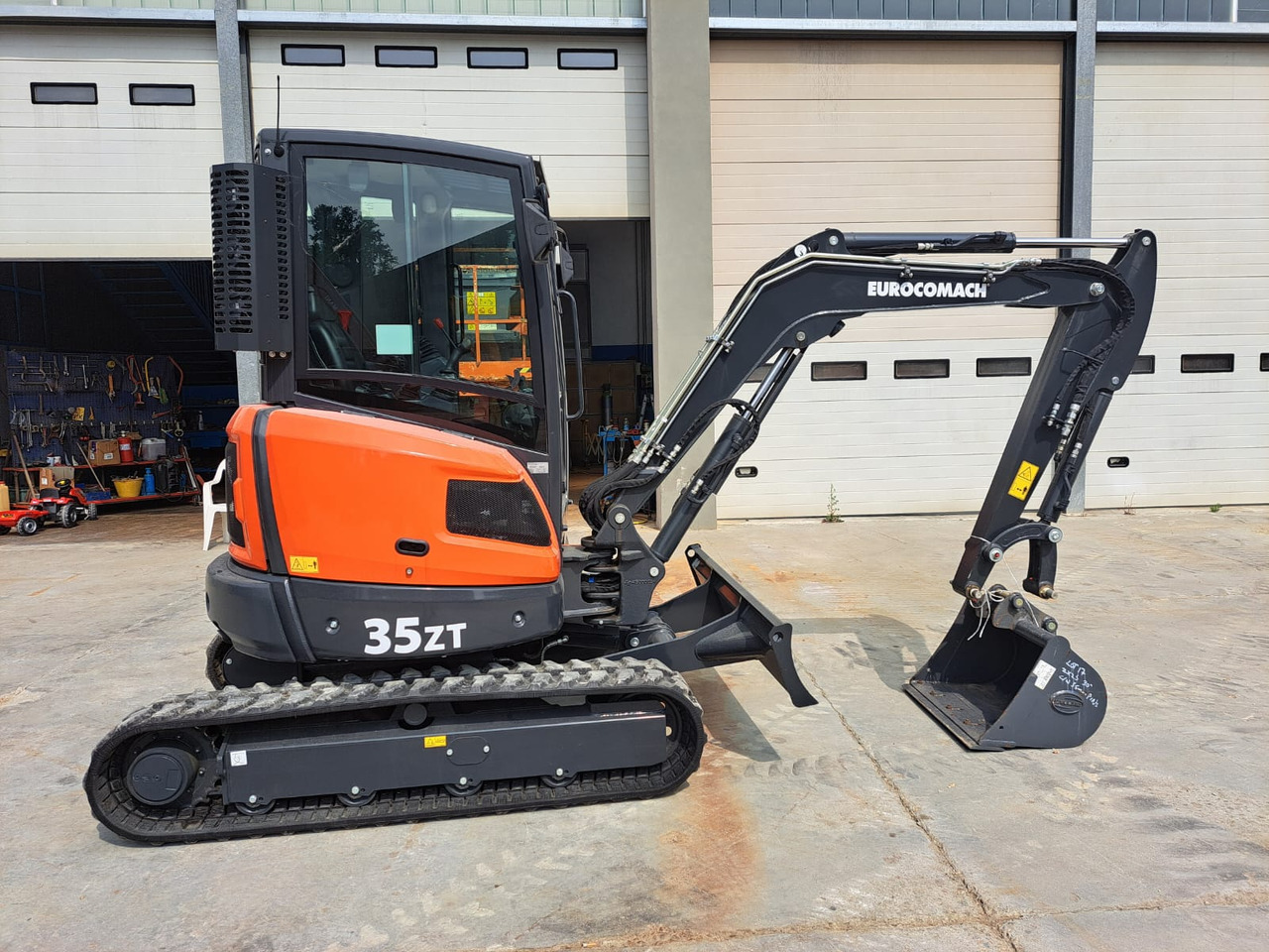 EUROCOMACH 35ZT - 크롤러 굴삭기 : 사진 1 EUROCOMACH 35ZT - 크롤러 굴삭기 : 사진 1