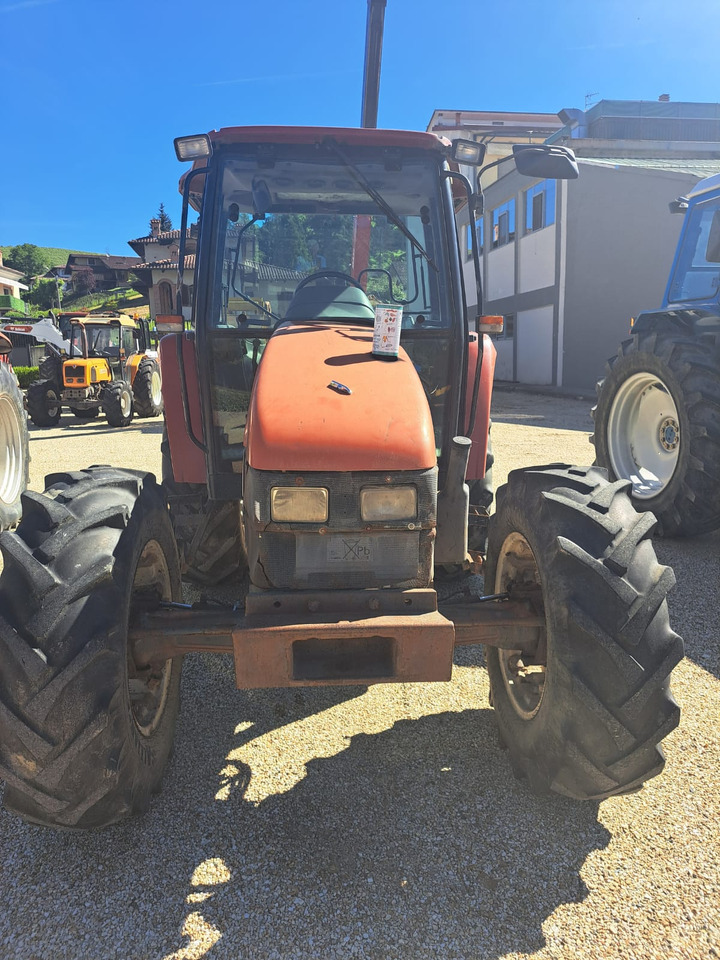 NEW HOLLAND New Holland L85 - 장궤형 트랙터 : 사진 3 NEW HOLLAND New Holland L85 - 장궤형 트랙터 : 사진 3