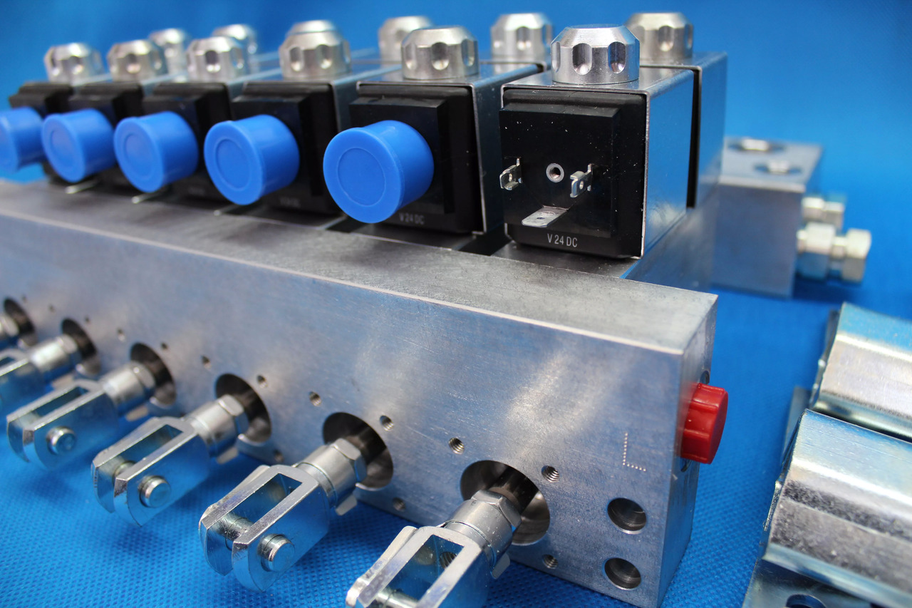 Actuator block MOD 10 for 6 function12/ 24VDC Retrofit Kit for crane with valve without solenoids Fassi Hiab Palfinger 12/24V - 건설기계 : 사진 5 Actuator block MOD 10 for 6 function12/ 24VDC Retrofit Kit for crane with valve without solenoids Fassi Hiab Palfinger 12/24V - 건설기계 : 사진 5