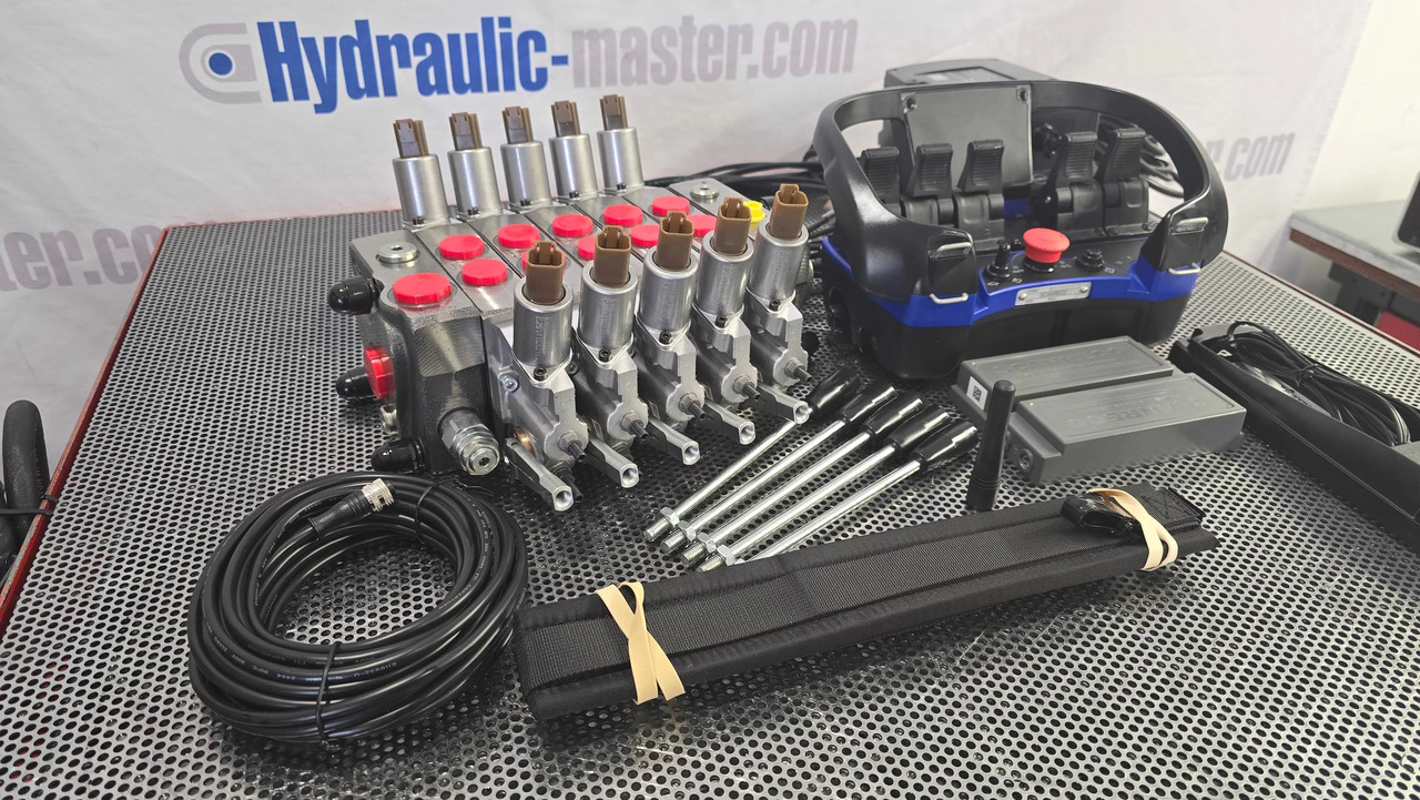 Container Side Lifter Sidelifter 5 sections valve with Radio Remote Scanreco - 쓰레기차 : 사진 4 Container Side Lifter Sidelifter 5 sections valve with Radio Remote Scanreco - 쓰레기차 : 사진 4
