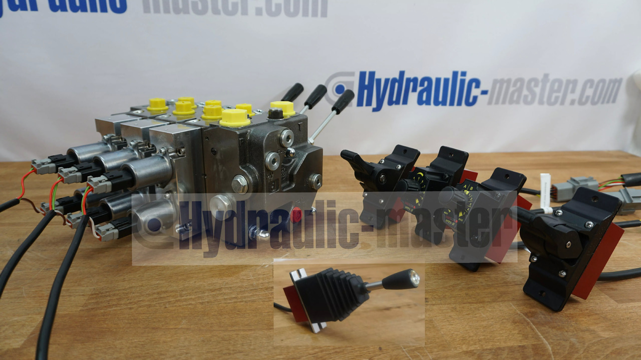 Full proportional valve 3 sections SPV 20-120 l/min 12 or 24 V plug and play det also available with Walvoil DPX100 - 트랙터용 프론트 로더 트럭 용 : 사진 1 Full proportional valve 3 sections SPV 20-120 l/min 12 or 24 V plug and play det also available with Walvoil DPX100 - 트랙터용 프론트 로더 트럭 용 : 사진 1