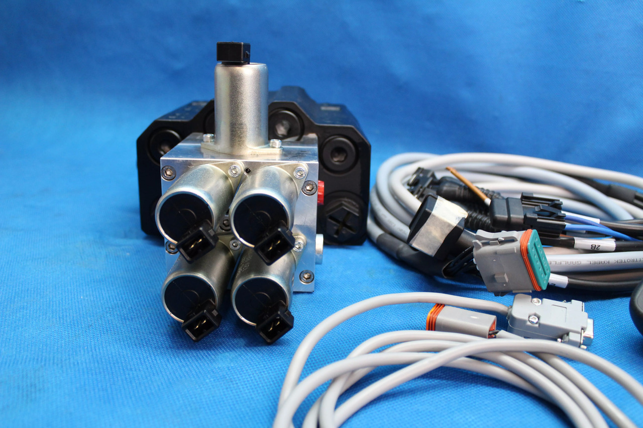 Joystick + AKON LVM92 Proportional Valve 90 L/Min 2 Sections for Loader, Closed - 트랙터용 프론트 로더 트럭 용 : 사진 3 Joystick + AKON LVM92 Proportional Valve 90 L/Min 2 Sections for Loader, Closed - 트랙터용 프론트 로더 트럭 용 : 사진 3