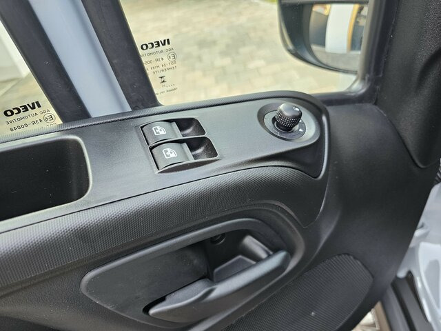 IVECO Daily 35S18HA8V DOKA Hi-Matic 12m³ 2xSchiebetür - 패널 밴, 콤비 밴 : 사진 2 IVECO Daily 35S18HA8V DOKA Hi-Matic 12m³ 2xSchiebetür - 패널 밴, 콤비 밴 : 사진 2