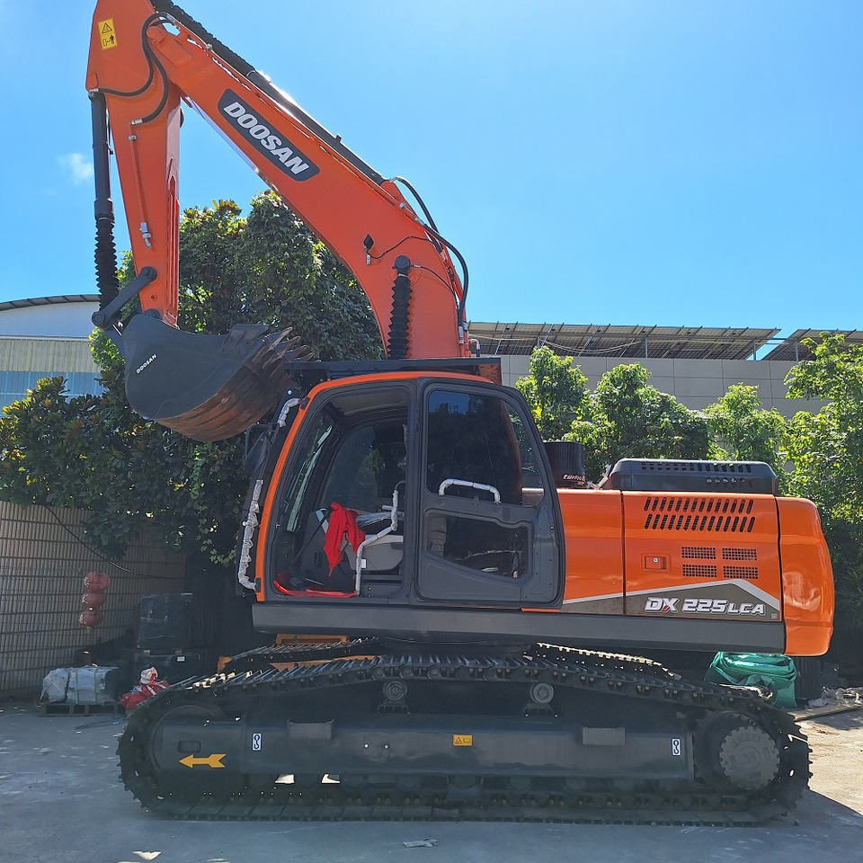 Doosan Dx225LCA Crawler Excavator - 크롤러 굴삭기 : 사진 1 Doosan Dx225LCA Crawler Excavator - 크롤러 굴삭기 : 사진 1