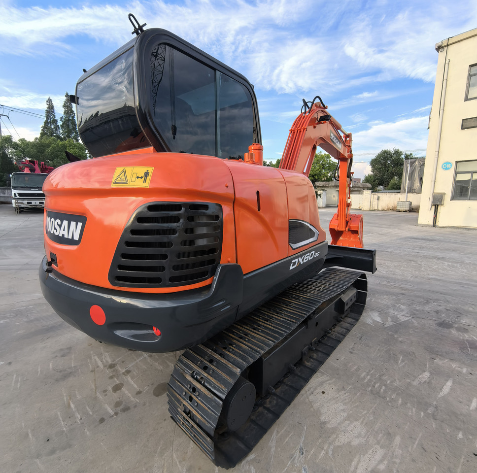 Doosan Dx60 Crawler Excavator - 크롤러 굴삭기 : 사진 1 Doosan Dx60 Crawler Excavator - 크롤러 굴삭기 : 사진 1