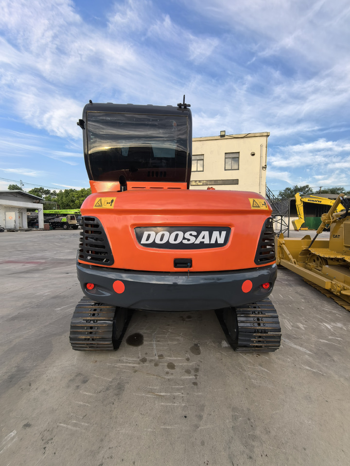 Doosan Dx60 Crawler Excavator - 크롤러 굴삭기 : 사진 1 Doosan Dx60 Crawler Excavator - 크롤러 굴삭기 : 사진 1