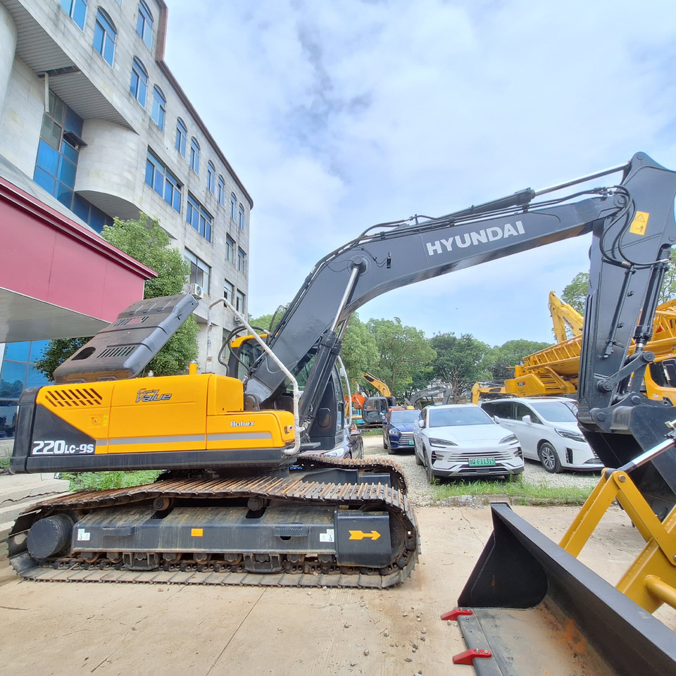 Hyundai 220LC-9S Excavator - 크롤러 굴삭기 : 사진 1 Hyundai 220LC-9S Excavator - 크롤러 굴삭기 : 사진 1