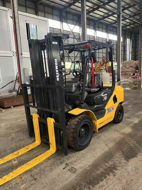 Japanese second hand Komatsu Forklifts FD30 with high performance for sale in shanghai yard - 디젤 지게차 : 사진 3 Japanese second hand Komatsu Forklifts FD30 with high performance for sale in shanghai yard - 디젤 지게차 : 사진 3