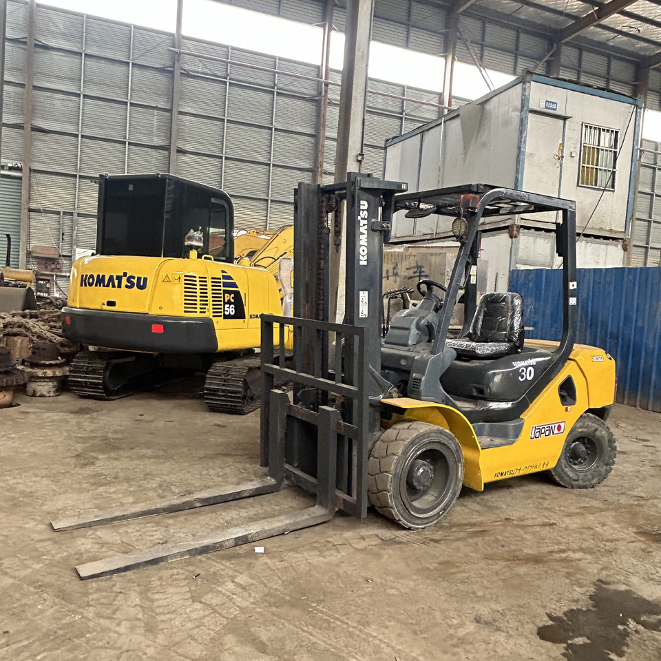 Komatsu FD30 Forklift - 디젤 지게차 : 사진 3 Komatsu FD30 Forklift - 디젤 지게차 : 사진 3