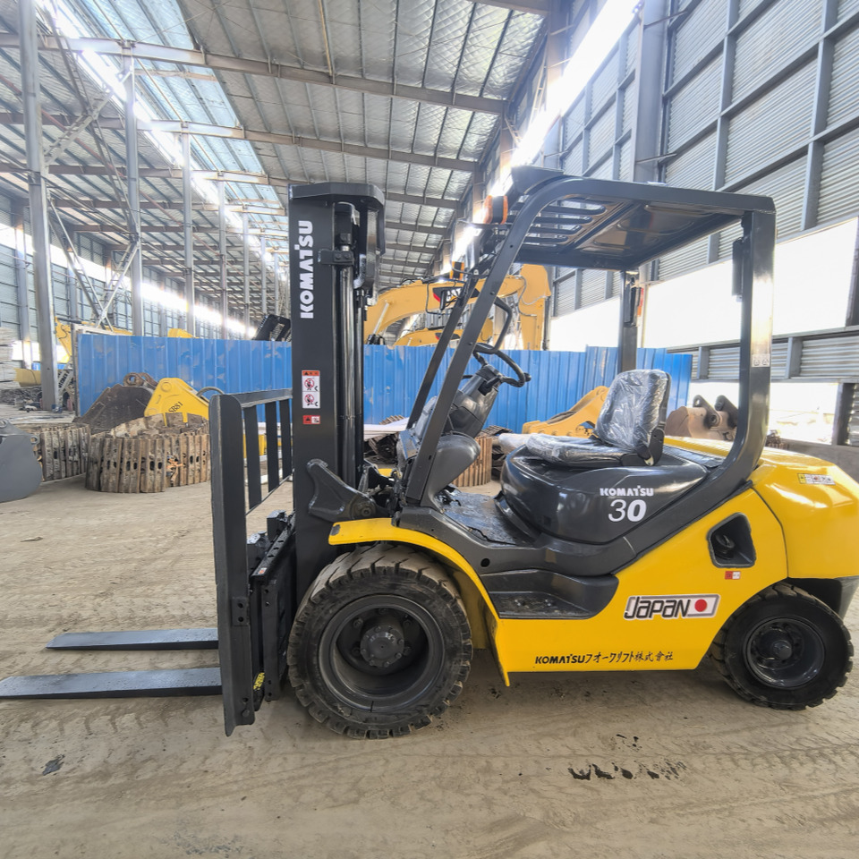 Komatsu FD30 Forklift - 디젤 지게차 : 사진 2 Komatsu FD30 Forklift - 디젤 지게차 : 사진 2