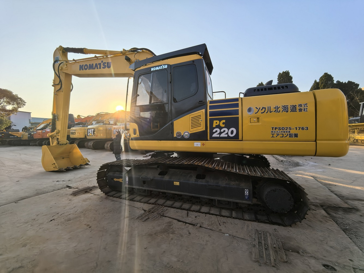 Komatsu PC220-7 - 크롤러 굴삭기 : 사진 3 Komatsu PC220-7 - 크롤러 굴삭기 : 사진 3