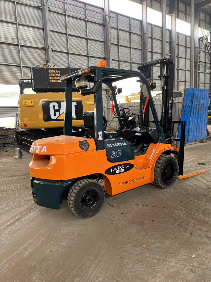 Toyota FD30 Forklift - 디젤 지게차 : 사진 5 Toyota FD30 Forklift - 디젤 지게차 : 사진 5
