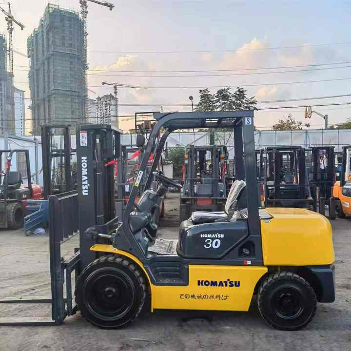 Used Komatsu original Japan Forklift 3 ton FD30 forklift good condition for sale in Shanghai yard - 디젤 지게차 : 사진 2 Used Komatsu original Japan Forklift 3 ton FD30 forklift good condition for sale in Shanghai yard - 디젤 지게차 : 사진 2