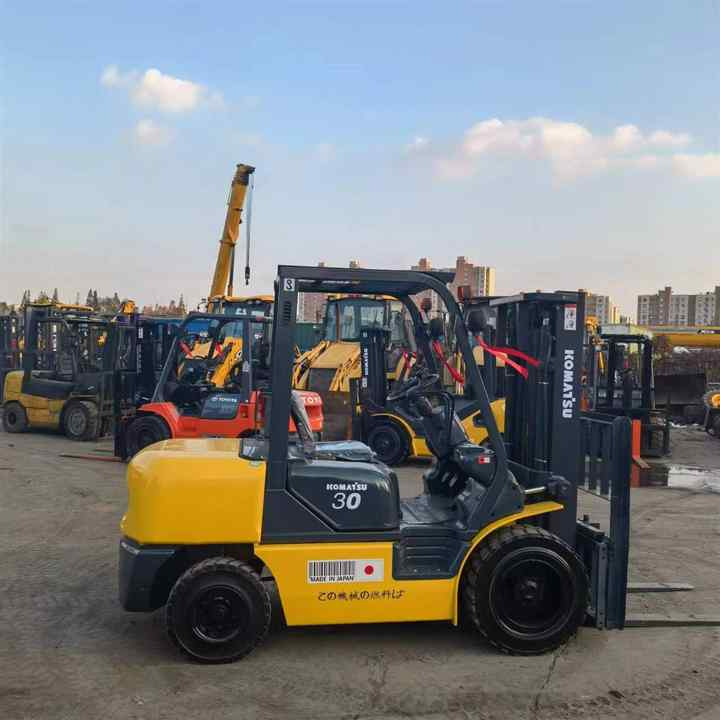 Used Komatsu original Japan Forklift 3 ton FD30 forklift good condition for sale in Shanghai yard - 디젤 지게차 : 사진 4 Used Komatsu original Japan Forklift 3 ton FD30 forklift good condition for sale in Shanghai yard - 디젤 지게차 : 사진 4