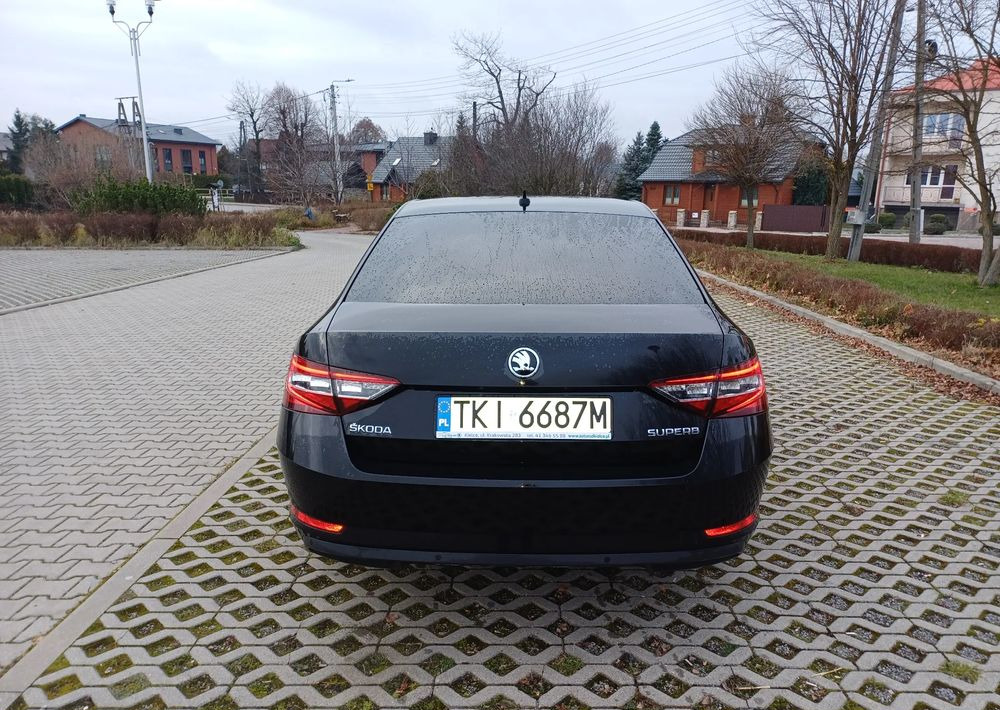 Skoda Superb 2.0 TDI Ambition - 세단 : 사진 4 Skoda Superb 2.0 TDI Ambition - 세단 : 사진 4