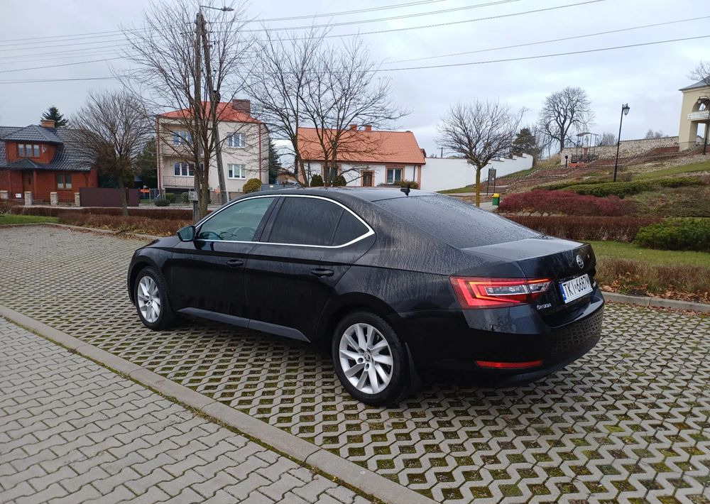 Skoda Superb 2.0 TDI Ambition - 세단 : 사진 3 Skoda Superb 2.0 TDI Ambition - 세단 : 사진 3
