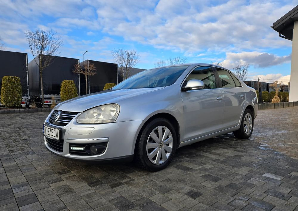 Volkswagen Jetta 2.0 TDI Sportline - 세단 : 사진 4 Volkswagen Jetta 2.0 TDI Sportline - 세단 : 사진 4