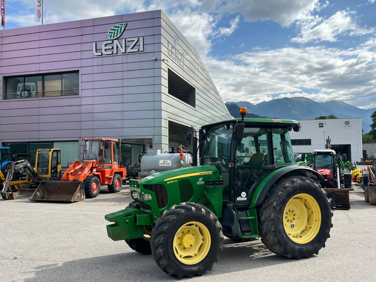 JOHN DEERE 5080 M - 장궤형 트랙터 : 사진 1 JOHN DEERE 5080 M - 장궤형 트랙터 : 사진 1