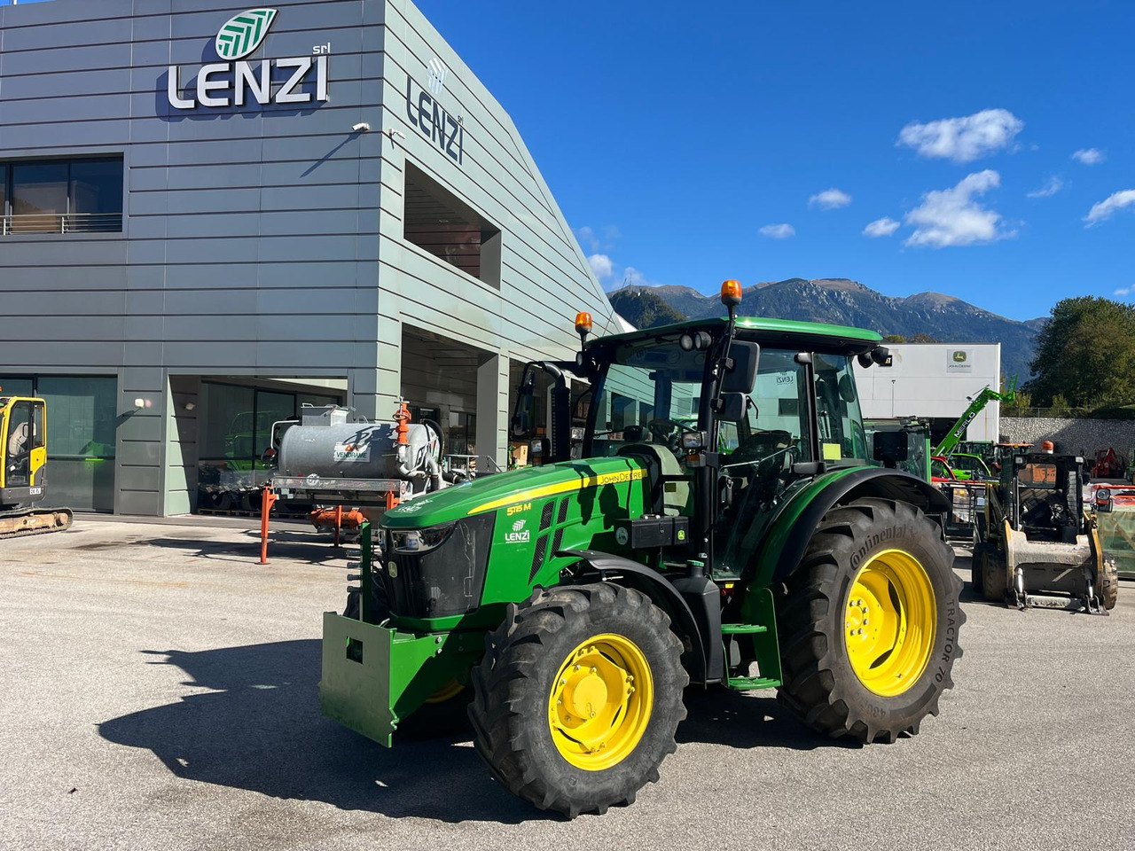 JOHN DEERE 5115M - 장궤형 트랙터 : 사진 1 JOHN DEERE 5115M - 장궤형 트랙터 : 사진 1