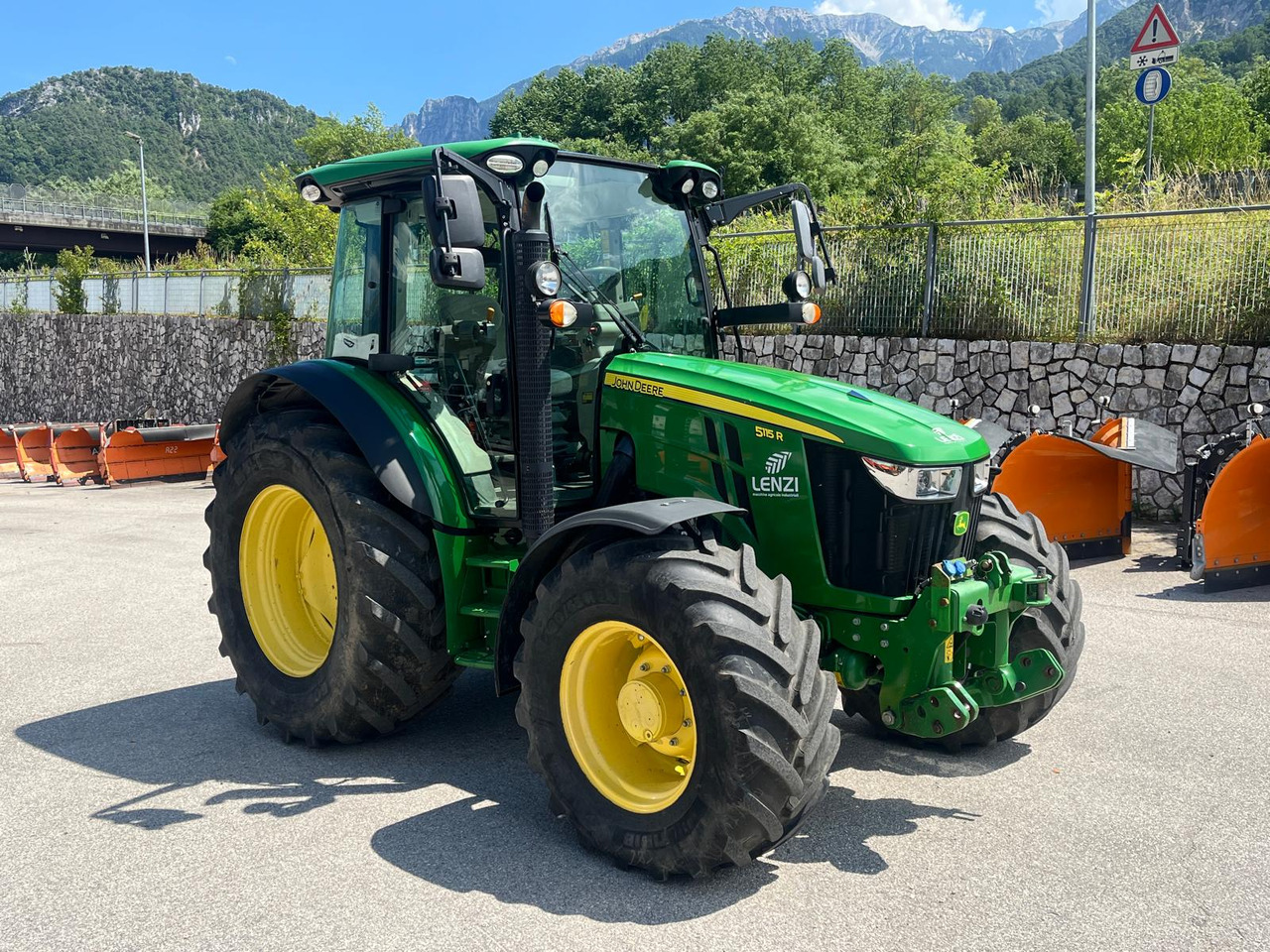 JOHN DEERE 5115R - 장궤형 트랙터 : 사진 4 JOHN DEERE 5115R - 장궤형 트랙터 : 사진 4