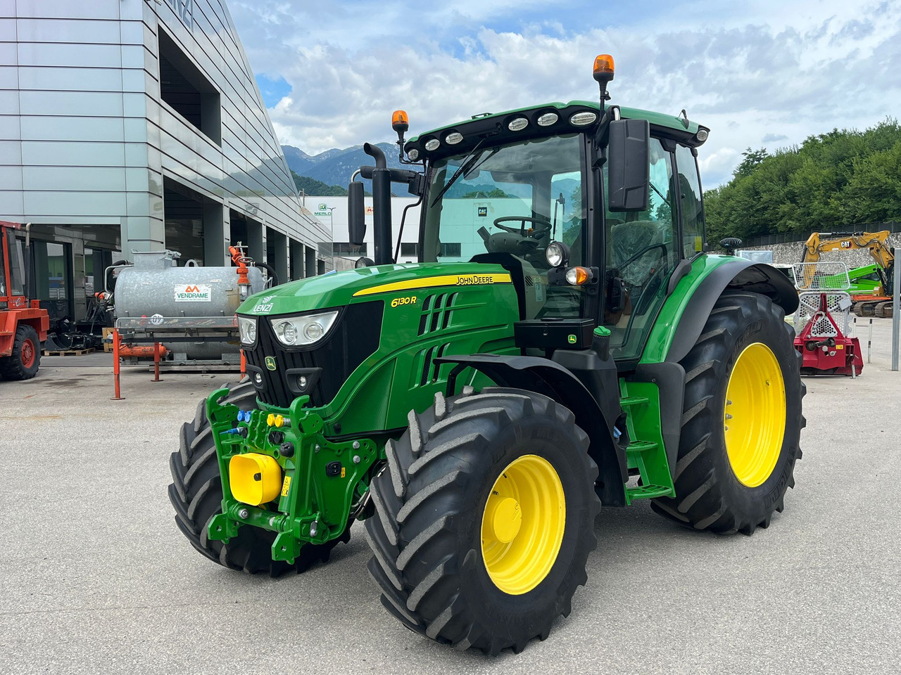 JOHN DEERE 6130 - 장궤형 트랙터 : 사진 2 JOHN DEERE 6130 - 장궤형 트랙터 : 사진 2