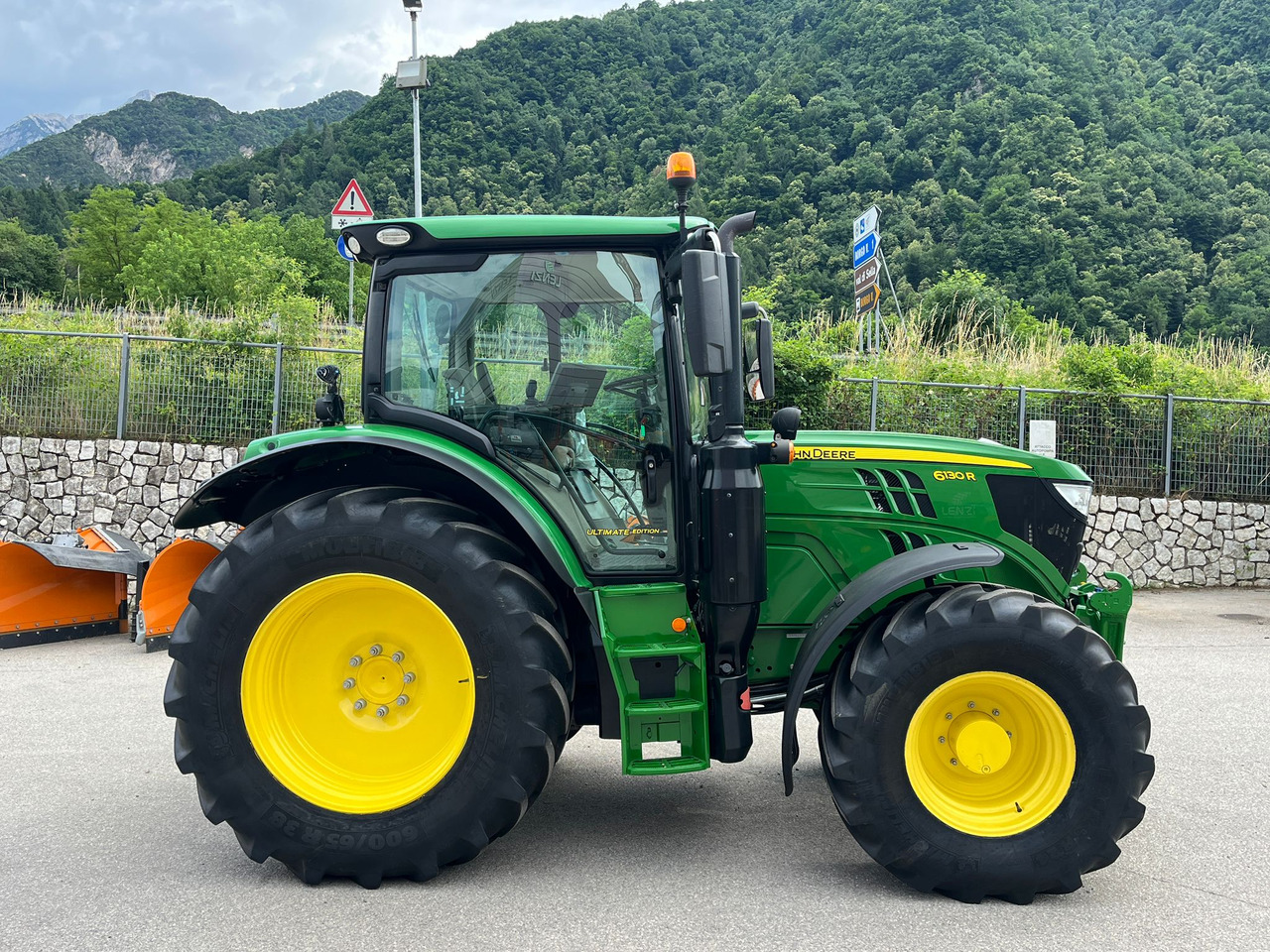 JOHN DEERE 6130 - 장궤형 트랙터 : 사진 5 JOHN DEERE 6130 - 장궤형 트랙터 : 사진 5