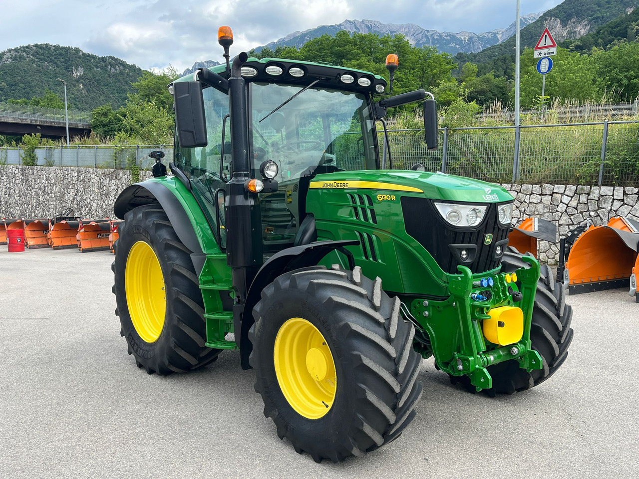 JOHN DEERE 6130 - 장궤형 트랙터 : 사진 4 JOHN DEERE 6130 - 장궤형 트랙터 : 사진 4