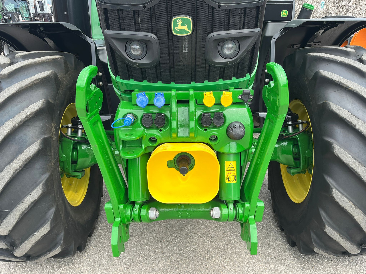 JOHN DEERE 6130 - 장궤형 트랙터 : 사진 3 JOHN DEERE 6130 - 장궤형 트랙터 : 사진 3