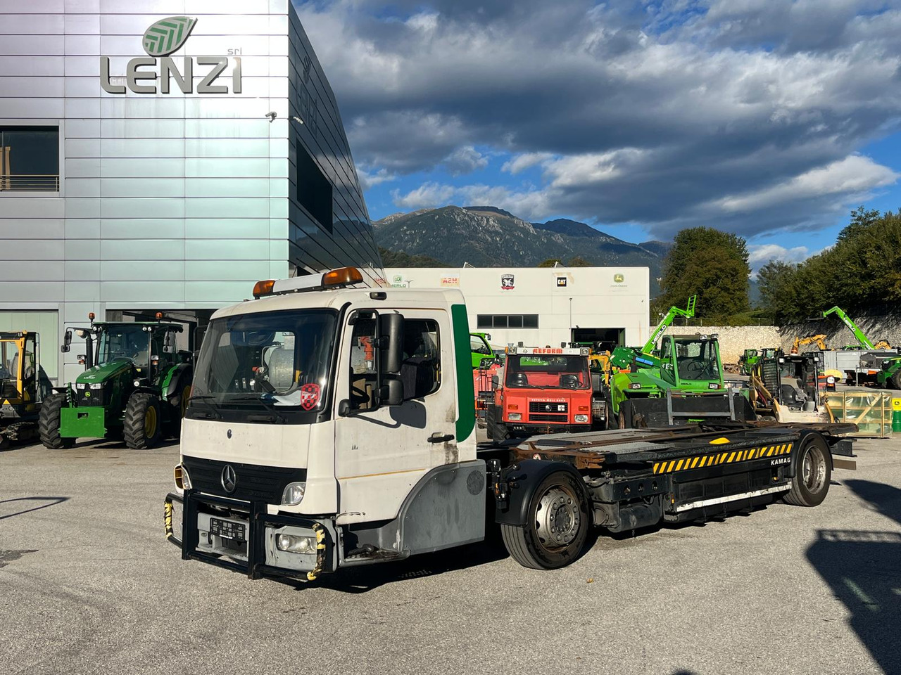 MERCEDES-BENZ KAMAG - 컨테이너 운반 장치/ 스와프 보디 트럭 : 사진 3 MERCEDES-BENZ KAMAG - 컨테이너 운반 장치/ 스와프 보디 트럭 : 사진 3