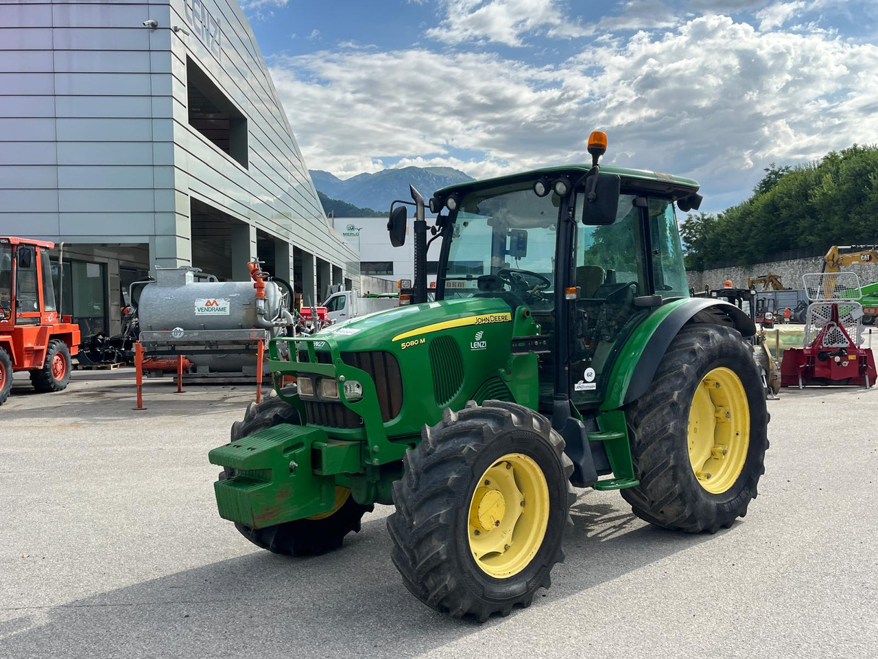 TRATTORE JOHN DEERE 5080 M - 장궤형 트랙터 : 사진 2 TRATTORE JOHN DEERE 5080 M - 장궤형 트랙터 : 사진 2
