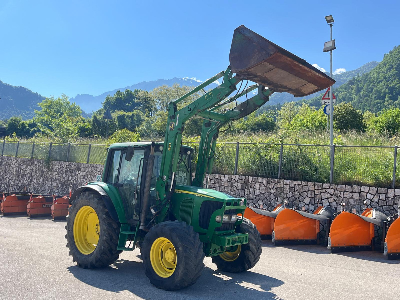 TRATTORE JOHN DEERE 6320 - 장궤형 트랙터 : 사진 3 TRATTORE JOHN DEERE 6320 - 장궤형 트랙터 : 사진 3