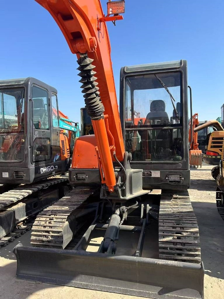 Doosan DH 55 - 미니 굴삭기 : 사진 3 Doosan DH 55 - 미니 굴삭기 : 사진 3
