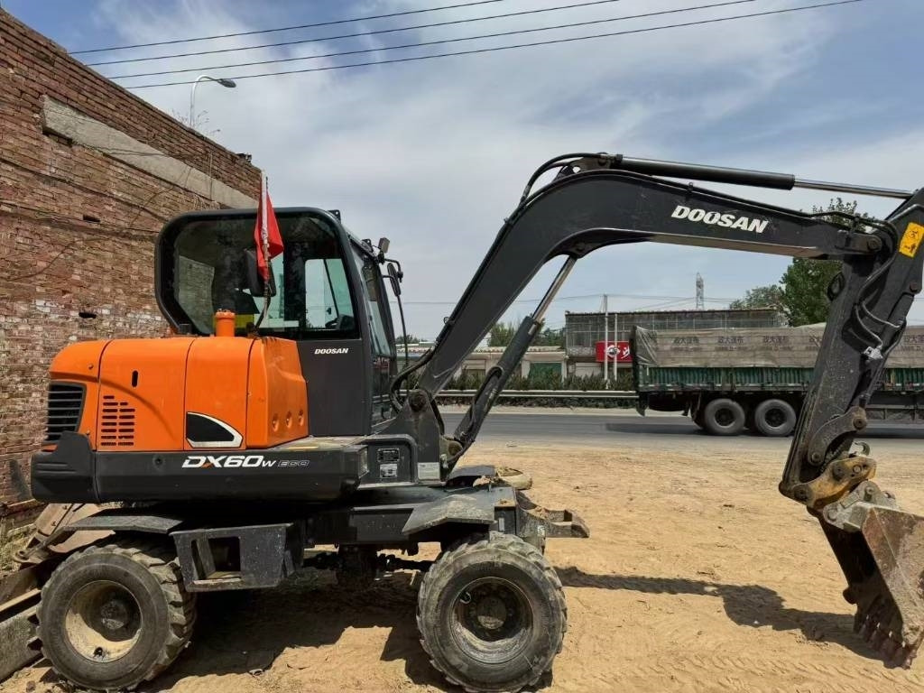 Doosan DX 60 - 미니 굴삭기 : 사진 3 Doosan DX 60 - 미니 굴삭기 : 사진 3